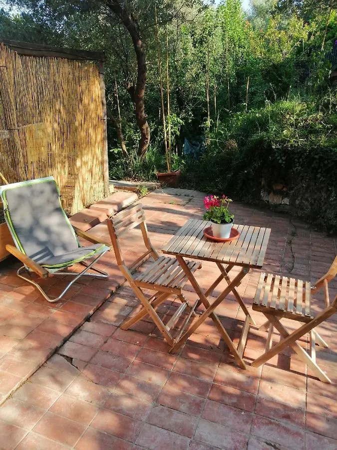 Bed and Breakfast Bella Luminella à Noli Couette-café